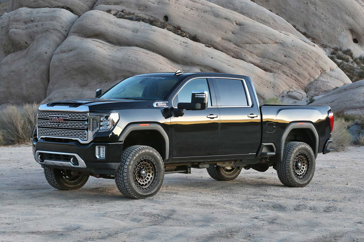 Fabtech 4″ LIFT KIT – DIRT LOGIC 2.25 SHOCKS 2020-24 CHEVY SILVERADO 2500HD | GMC SIERRA 2500HD 4WD