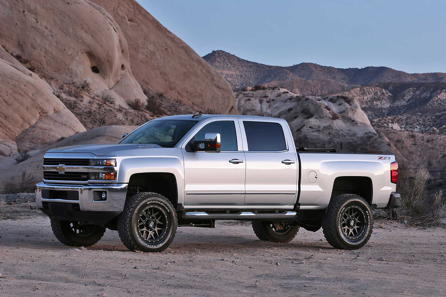 Fabtech 4″ PERFORMANCE SYSTEM W/ DIRT LOGIC 2.25 SHOCKS 2011-19 CHEVY SILVERADO 2500HD | GMC SIERRA 2500HD 2WD/4WD